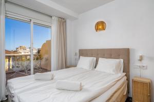 Don Juan apartment with pool in Carvajal by Costarentals - Ref 98客房内的一张或多张床位