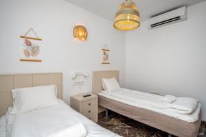 Don Juan apartment with pool in Carvajal by Costarentals - Ref 98客房内的一张或多张床位