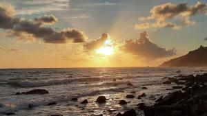 a sunset on the beach with the sun setting at San Giuseppe Casa per Ferie in Quercianella