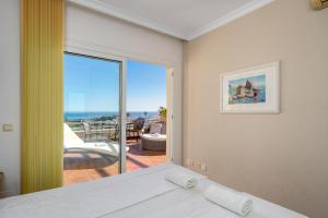Postel nebo postele na pokoji v ubytování Seaview terrace in El Faro by Costarentals - Ref 175 + 27 fotografií