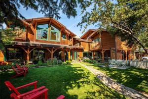 a wooden house with two red benches in the yard at The Alpine House in Jackson