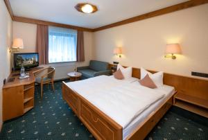 Postel nebo postele na pokoji v ubytování Hotel Simonshof + 33 fotografií