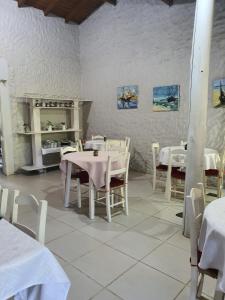 Restaurace v ubytování Pousada Charle Brown