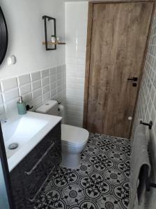 Koupelna v ubytování Garitsa Apartments B
