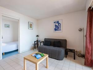 Posezení v ubytování Apartment Le Capitole-3 by Interhome
