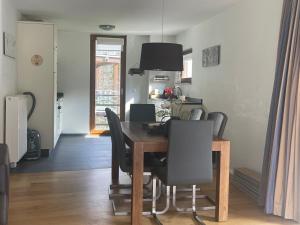 Kuchyň nebo kuchyňský kout v ubytování Wunderschöne Wohnung am See mit Sauna & Whirlpool