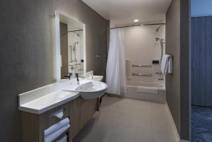 Koupelna v ubytování SpringHill Suites by Marriott Denver West/Golden