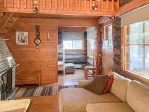 Posezení v ubytování Holiday Home Ylläsrivit c 8 - villa änkyrä by Interhome