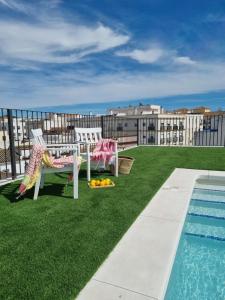 The swimming pool at or close to Residencial de la Yedra