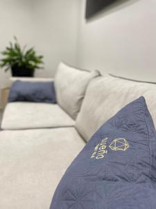 Ένα ή περισσότερα κρεβάτια σε δωμάτιο στο Sueño Apartments & Suites