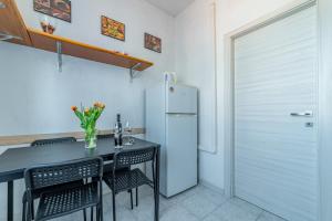 a dining room with a table and a refrigerator at Parma Centro Torri Huge Apartment x6 in Parma