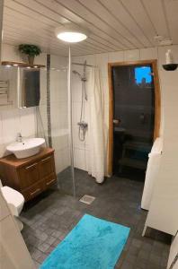 Koupelna v ubytování Premier Apartment with Sauna nearby Airport