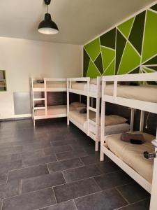 Palanda nebo palandy na pokoji v ubytování Hostel Turin Metro Young