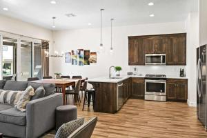 Kuchyň nebo kuchyňský kout v ubytování Red Cliffs Retreat Ocotillo #8 townhouse