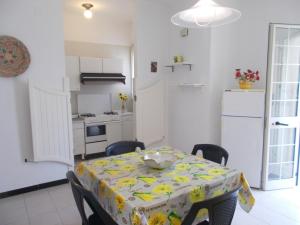 a kitchen and dining room with a table and chairs at Appartamento Eucalpti Baia Verde By Nonsolomare Case Vacanze srlu in Baia Di Gallipoli +14 photos