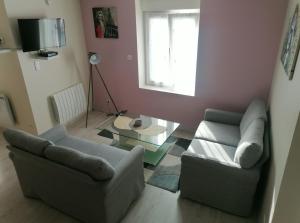 Televízia a/alebo spoločenská miestnosť v ubytovaní gîte de rarounette au cœur des Vosges