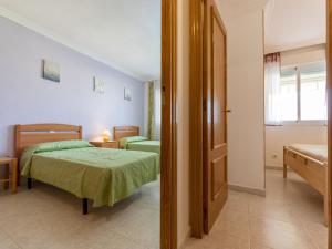Postel nebo postele na pokoji v ubytování Apartment Aguamarina 7 by Interhome