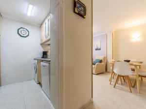 Kuchyň nebo kuchyňský kout v ubytování Apartment Aguamarina 7 by Interhome