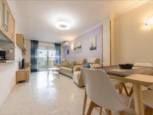 Kuchyň nebo kuchyňský kout v ubytování Apartment Aguamarina 7 by Interhome