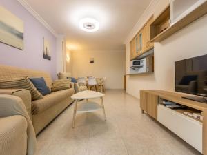 TV a/nebo společenská místnost v ubytování Apartment Aguamarina 7 by Interhome + 37 fotografií