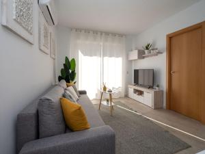 Televízia a/alebo spoločenská miestnosť v ubytovaní Apartment Sakura by Interhome + 26 fotografií