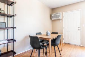 Gallery image of Sherman Oaks 1BR w Gym Pool nr Ventura Blvd LAX-461 in Los Angeles