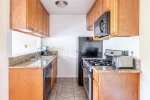 Gallery image of Sherman Oaks 1BR w Gym Pool nr Ventura Blvd LAX-461 in Los Angeles
