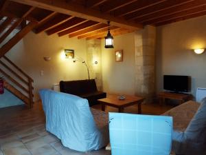 Μια τηλεόραση ή/και κέντρο ψυχαγωγίας στο Appartement familial à Blaignac avec Piscine 100m² 8 personnes