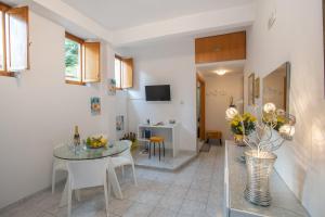 a kitchen and dining room with a table and chairs at Mamma Rosa Be Home in Salerno