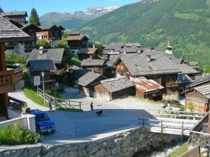 Üldine mäevaade või majutusasutusest Chalet Les Clarines by Interhome pildistatud vaade