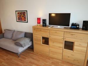 TV a/nebo společenská místnost v ubytování Apartment Ostsee-Residenz - DMP173 by Interhome