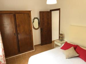 Posteľ alebo postele v izbe v ubytovaní Apartamentos Cala Isabel