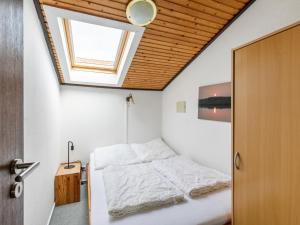 a bedroom with a bed and a window at Apartment Nordsee-Ferienhaus-3 by Interhome in Friedrichskoog