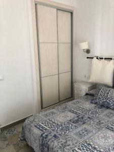 Posteľ alebo postele v izbe v ubytovaní Apartamentos Cala Isabel