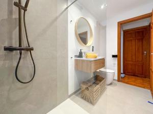 A bathroom at Holiday Home Ca Na Rosa by Interhome