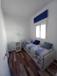 Posteľ alebo postele v izbe v ubytovaní Apartamentos Cala Isabel