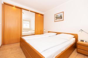 Ein Bett oder Betten in einem Zimmer der Unterkunft Strandnixe 301