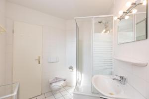 Et badeværelse på Marina 28-1 + 14 billeder