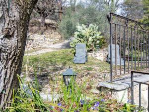 トゥレットにあるHoliday Home La Foux - TUR120 by Interhomeの門付庭園