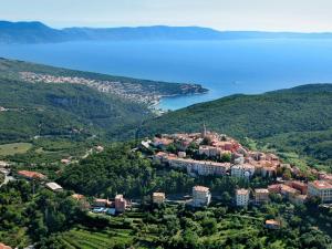 Fotografie z fotogalerie ubytování Holiday Home Jadran by Interhome v destinaci Nedeščina