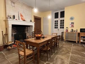 Posezení v ubytování Château de caractère avec piscine au cœur du Périgord vert