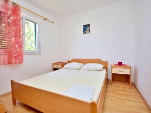 Postel nebo postele na pokoji v ubytování Holiday Home Tina by Interhome