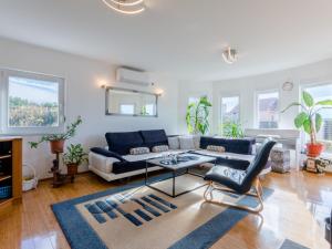 Posezení v ubytování Holiday Home Queen Ahn by Interhome