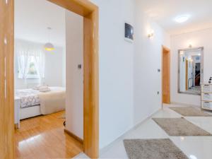 Postel nebo postele na pokoji v ubytování Holiday Home Queen Ahn by Interhome