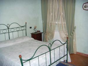 A bed or beds in a room at Aia di Lazzaro Agriturismo