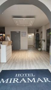 Vstupní hala nebo recepce v ubytování Hotel Restaurant Miramar L'orchidée