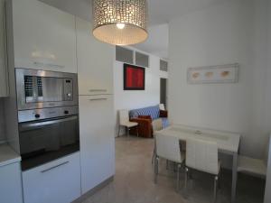 Kuchyňa alebo kuchynka v ubytovaní Apartment Giulia by Interhome