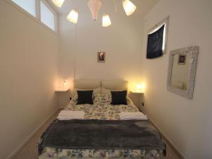 Posteľ alebo postele v izbe v ubytovaní Apartment Giulia by Interhome