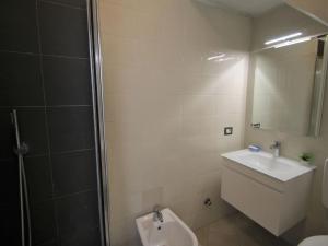 Kúpeľňa v ubytovaní Apartment Giulia by Interhome
