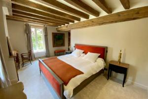 Posteľ alebo postele v izbe v ubytovaní Beautiful Farmhouse - 1h40 South Paris + 37 fotografií